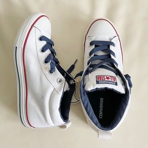 Converse All Star. No lace. Slip on.